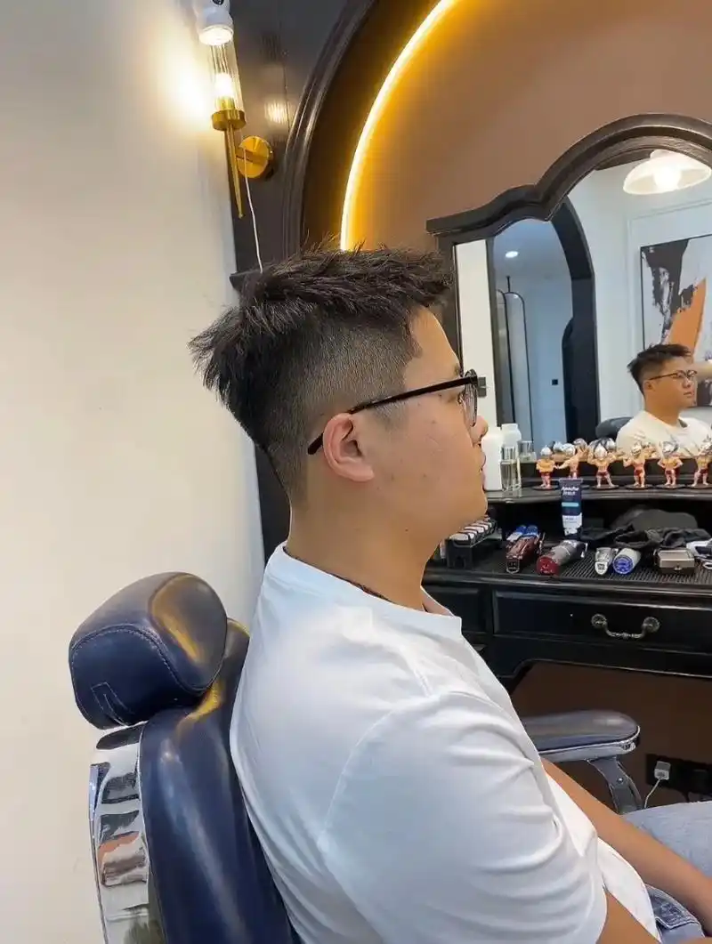 立体渐变前刺.顶区头发长度定在5618公分 不能太长 两侧头发 - 抖音