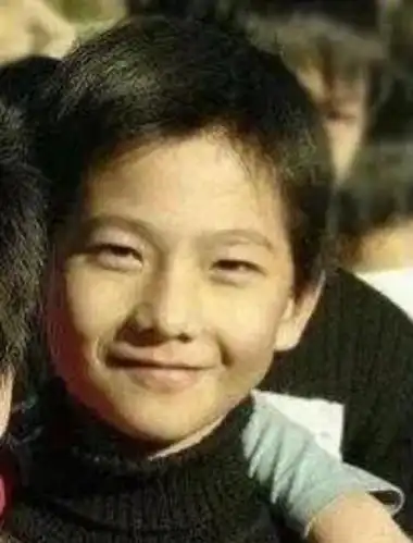 明星们小时候的照片,你能认出几个?