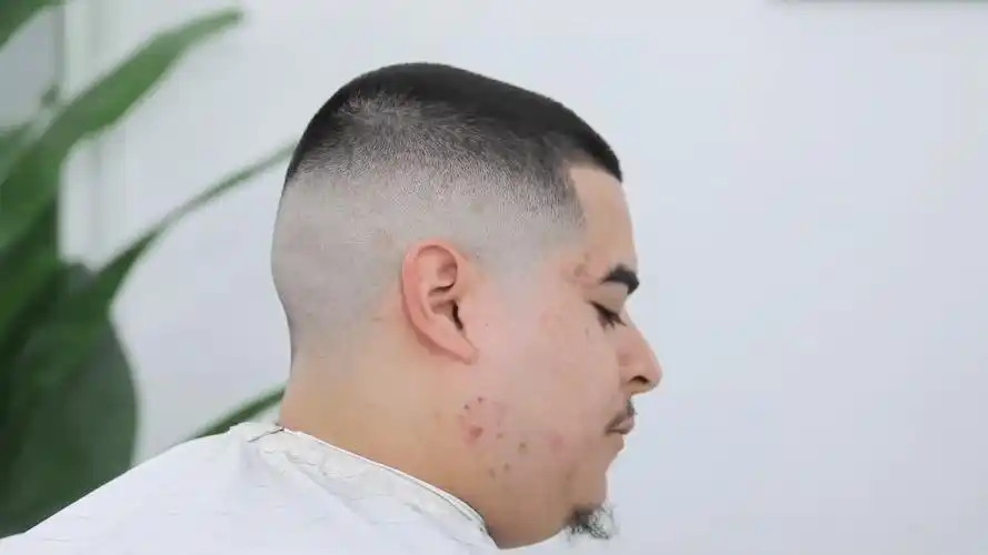 微胖男士,剪款渐变寸头,真精神