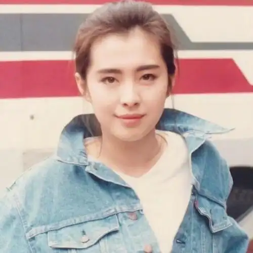 由美头网整理发布,明星头像频道提供更多与港星,港风,经典相关的头像