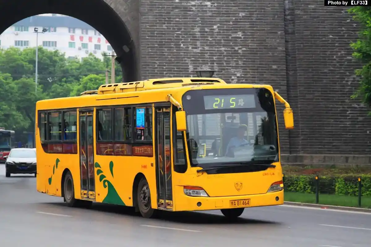 西安公交车旧时代(1)你见过几辆车呢,还是全都见过(图片来自 - 抖音