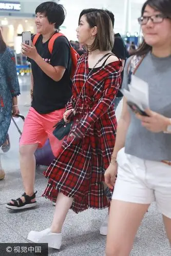 邓紫棋短发俏丽.  图片来源:b/视觉中国