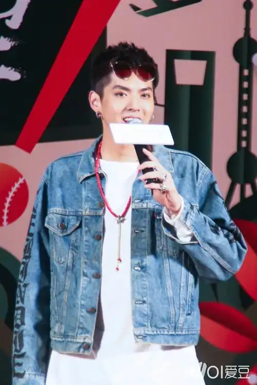 吴亦凡大谈《致青春2》床戏:导演说的什么都对!