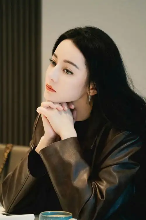 迪丽热巴聂九罗剧本围读#迪丽热巴《#枭起青壤#》剧本围读时的照