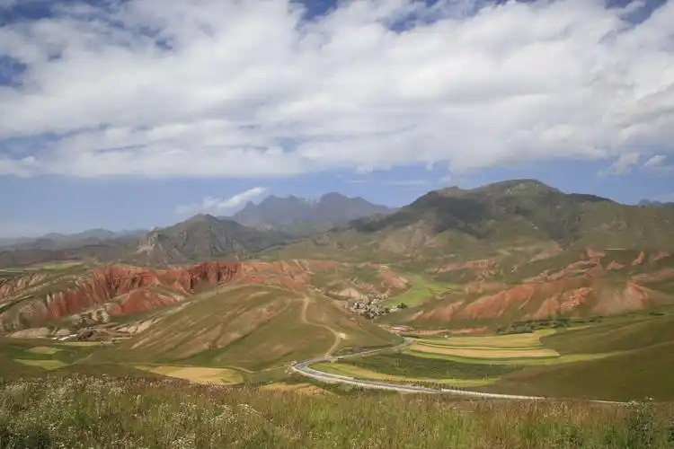 祁连山脉(卓尔山)高山草甸美景令人震撼