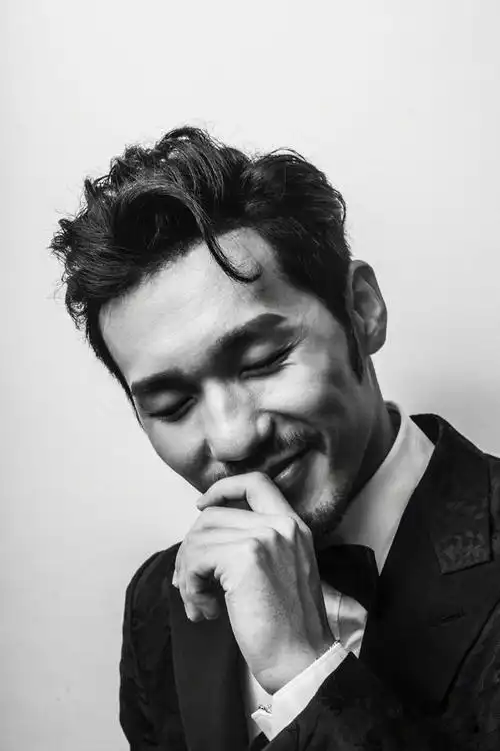 白宇年轻时的照,明星们成名前的扮相