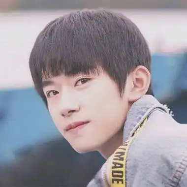 qq头像易烊千玺帅气十梦九你