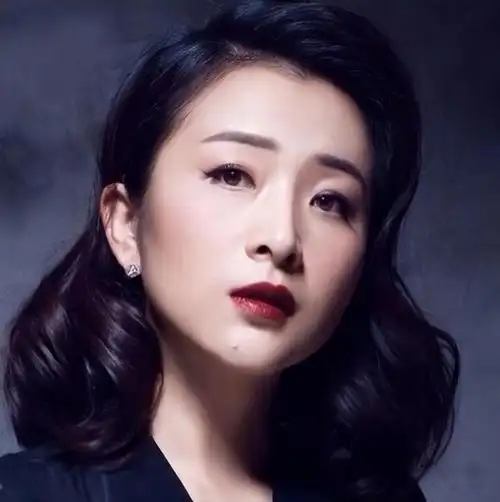 张嘉译成名后,拿出7000万给妻子王海燕买了一套别墅和一辆200万的豪车