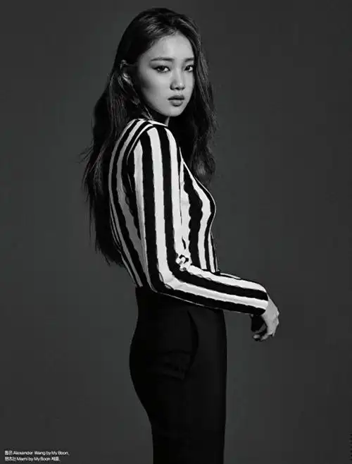 李圣经高傲气质成熟风尚写真(7)