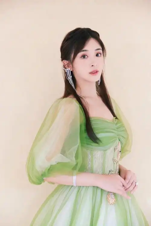 张含韵壁纸一位来自四川的美女