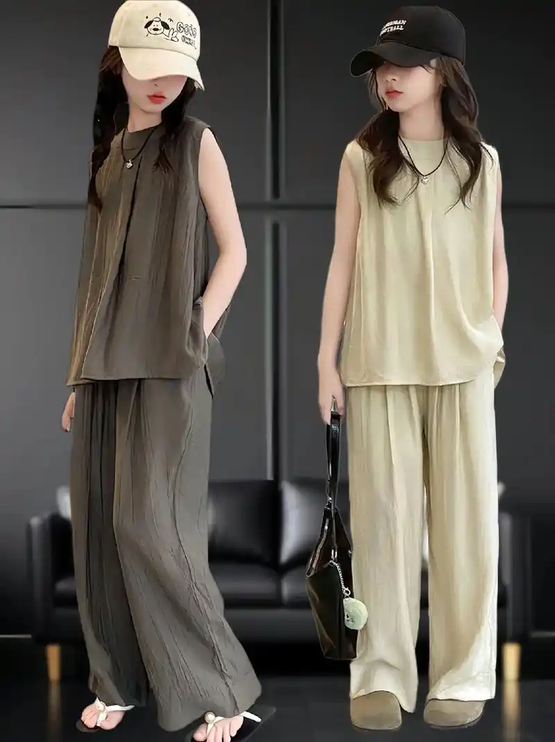 纯色无袖宽松上衣搭配时尚的女大童阔腿裤
