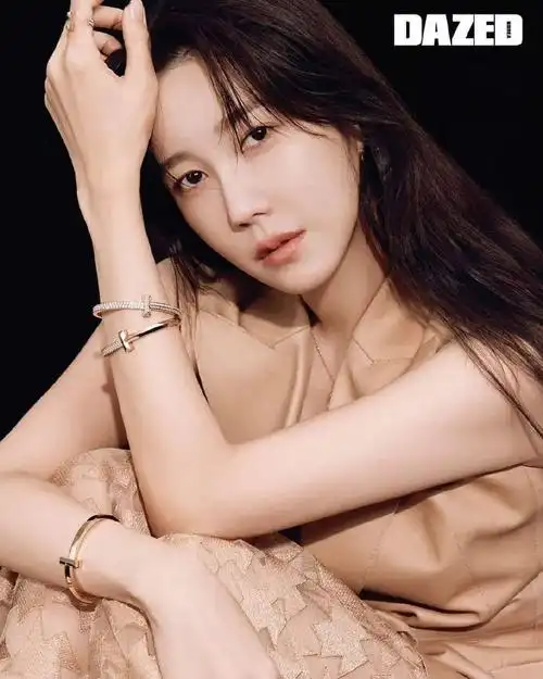 作为女主,李智雅刚亮相时,就有观众弹幕:清冷温婉的气质真的太像氧气