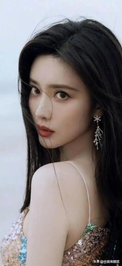 娱圈最美95后孟子义,登男人装封面|校花|小花旦|新生代|女明星_网易