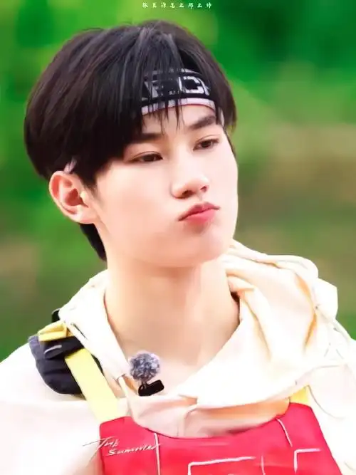 张真源划皮划艇好快##青年演员张真源#我的可爱小宝@时代少年团