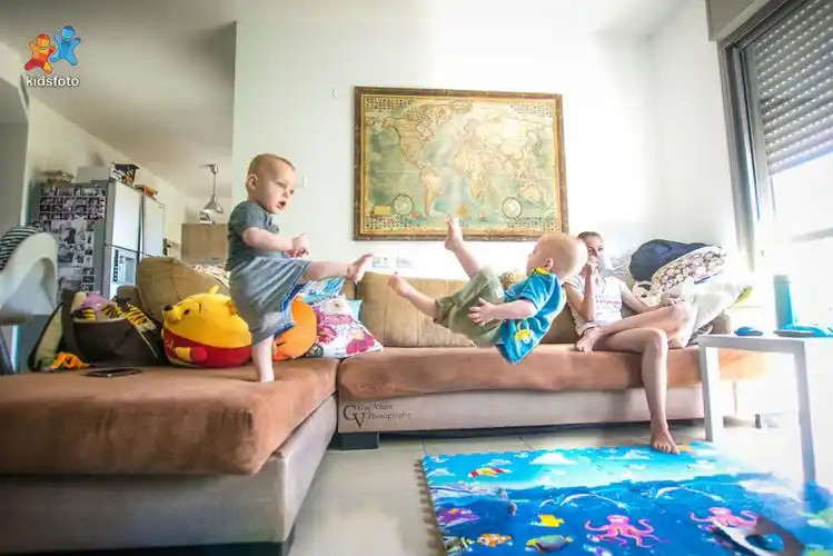 生两个双胞胎儿子是怎么样的一种混乱的幸福体验?