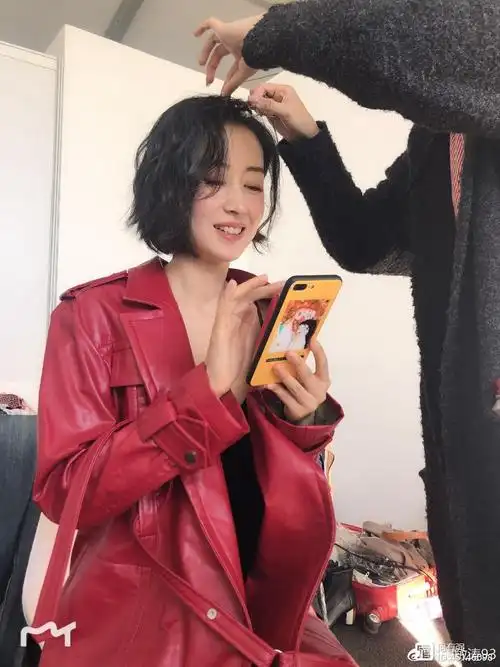 刘敏涛剪了短发造型真减龄,女人过了40岁就留这样的发型,美呆了