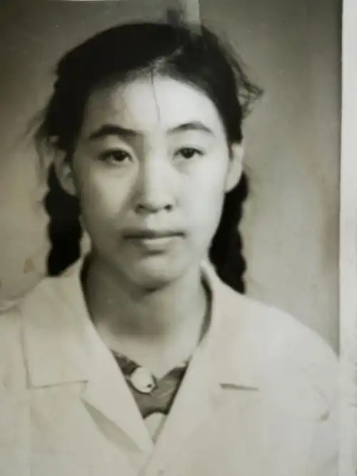 武汉十七女中65届高三(2)班同学老照片