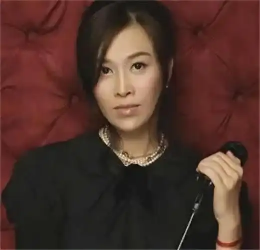 回顾前国脚高峰与那英恋爱却出轨曾2次入狱今成俱乐部老板