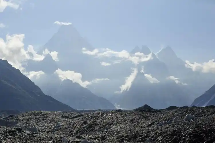 伽舒布鲁姆四峰 gasherbrum iv峰  逆光,拍摄于gore ii 营地