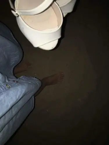 第一次赤脚走在沙滩上