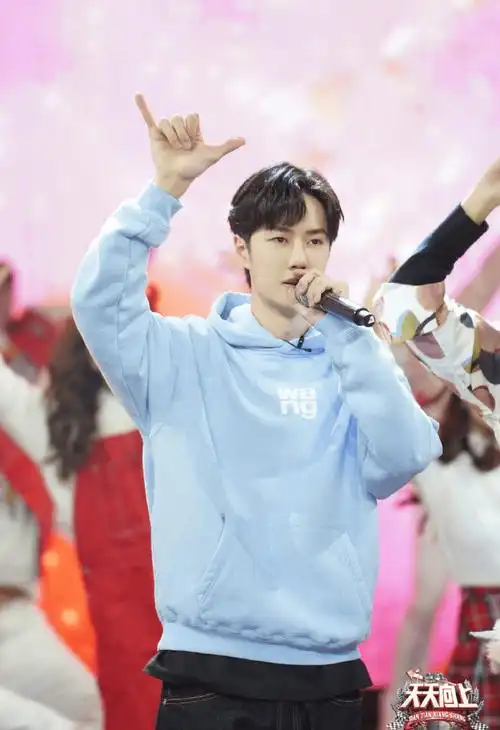 王一博天天向上剧照公开上好佳送来王一博新春祝福