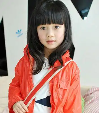 2015-10-15来源:发型师姐编辑:aainforest 分享到  八九岁的小女孩,正