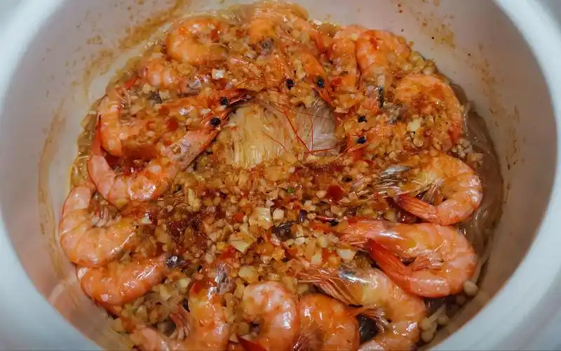 蒜蓉粉丝鲜虾煲,做法简单方便又好吃,试一次就爱上了!