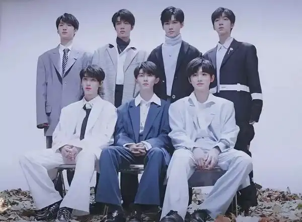 想看时代少年团的合照