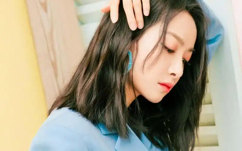 轻甜淡雅时尚写真宋茜图片大全