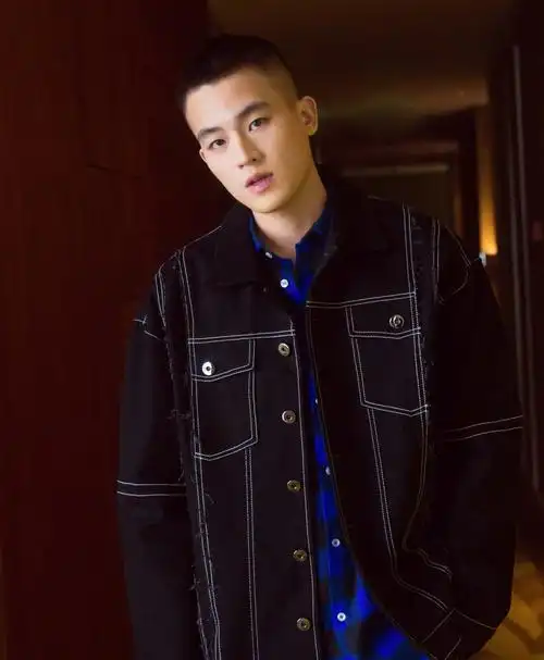 "百亿鲜肉"欧豪:出道9年8部主旋律,他的成功离不开这个男人