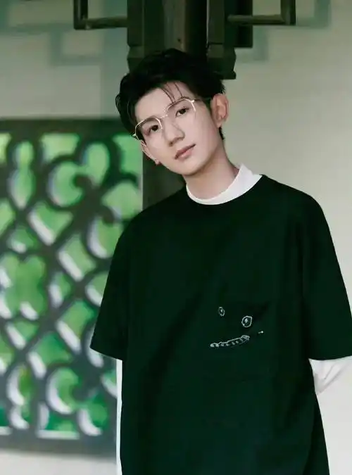 让我们一起来看看,王源究竟有什么魔力得到如此多人的喜欢?