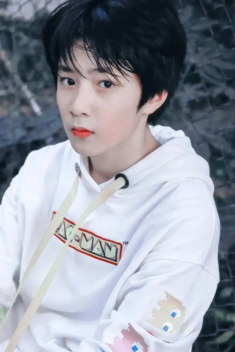 刘耀文 #刘耀文小时候 "你的笑容像是我昨晚moonlig - 抖音