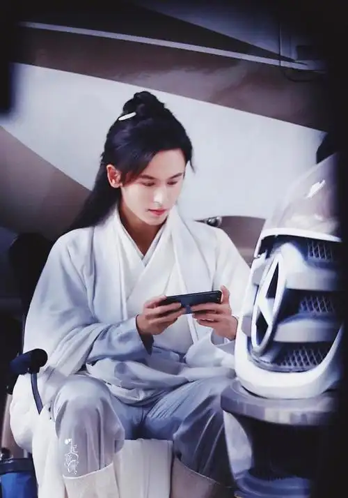 曾经的造型没有十分让人惊艳;其次是他演绎的周子舒身上的特质与他