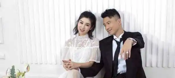 从来不接吻戏,连初吻都给了自己的丈夫,出道多年零绯闻_李小萌_事情