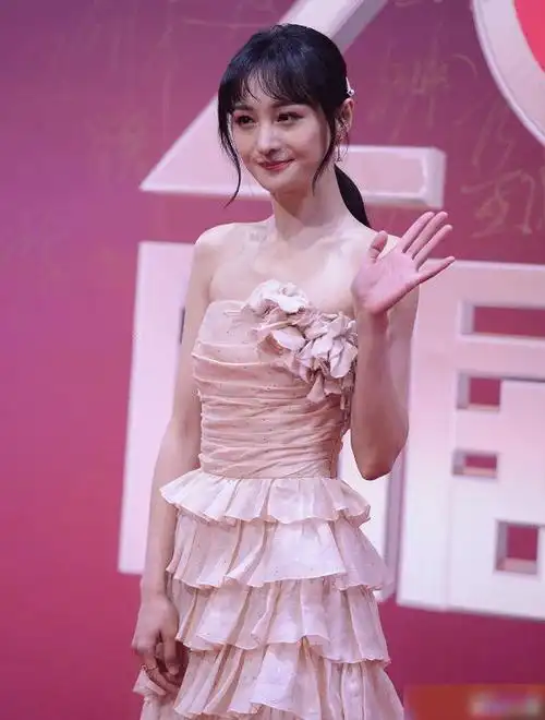 郑爽红毯生图远镜头看到全身照不羡慕了