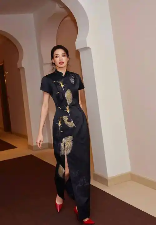 女明星穿的新中式衣服有很多,经典又迷人_风格_旗袍_中国