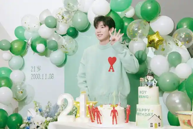 王源21岁庆生照##王源21岁生日写真