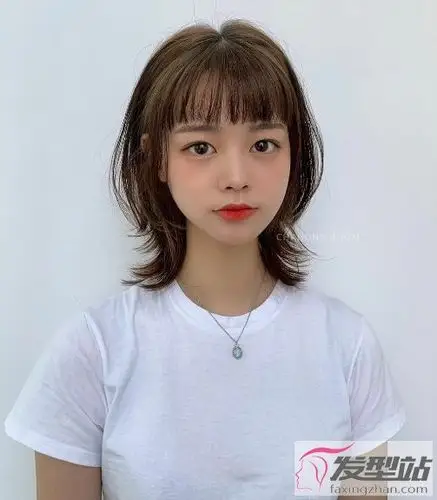 女生碎发尾发型怎么剪 最减龄发型代表美到心坎里