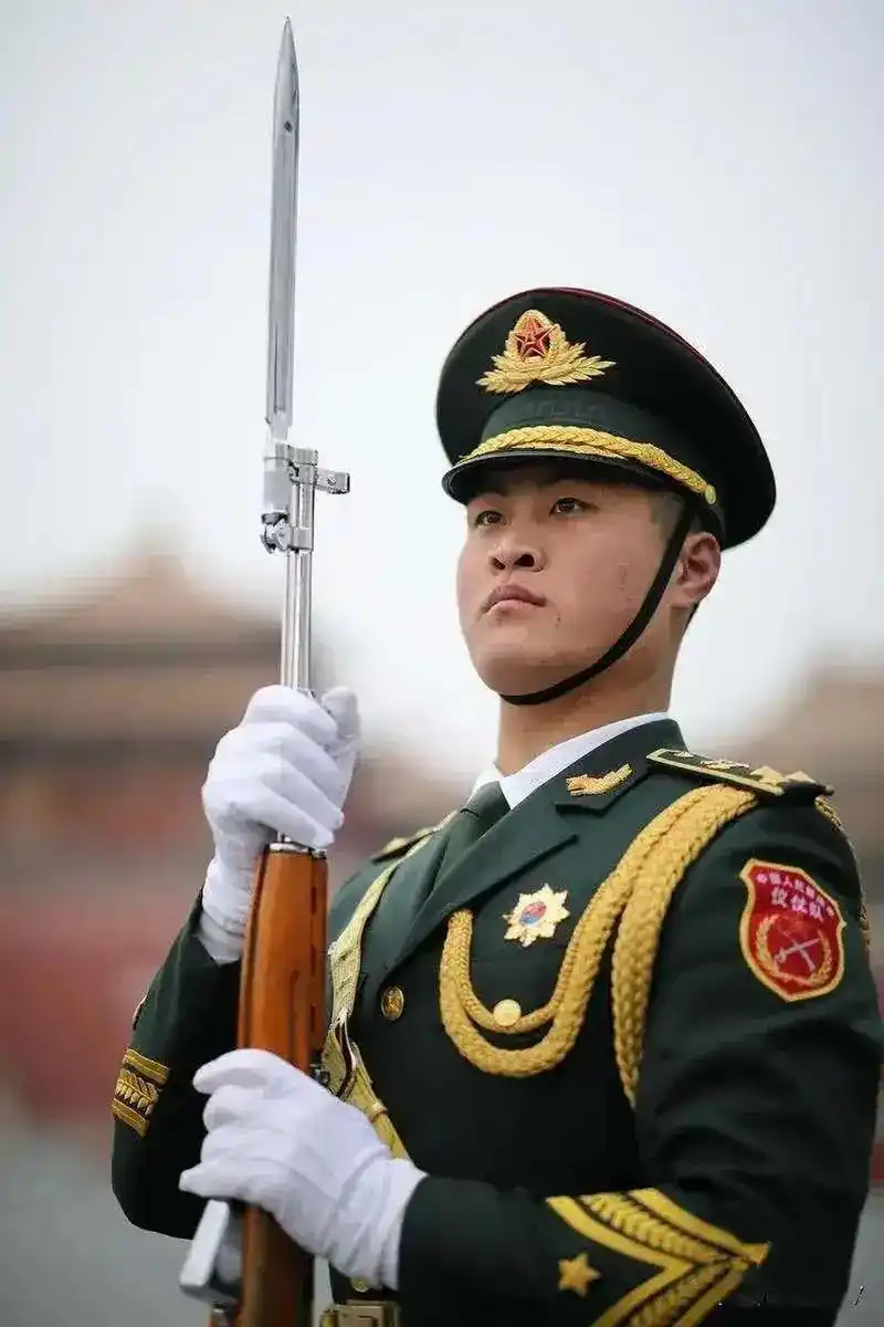 中国军人,世界最帅![威武][威武][威武] #中国正能量