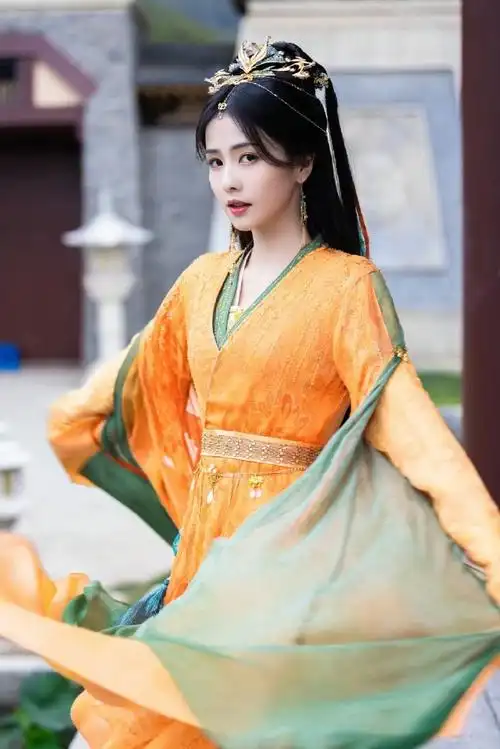 白鹿叶咻最新剧照##白鹿叶咻橙衣剧照