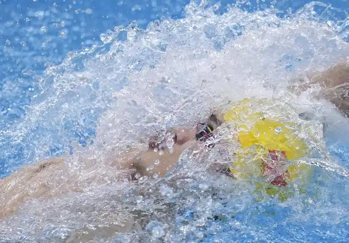 游泳——全国冠军赛:徐嘉余晋级男子100米仰泳半决赛