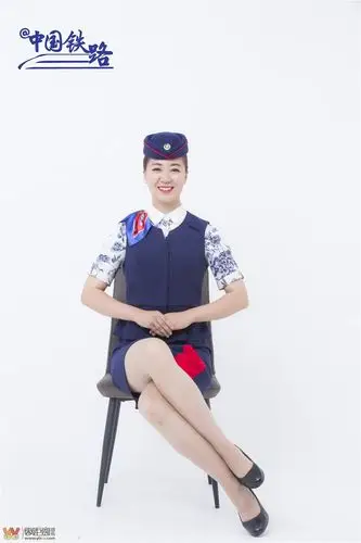 好看高铁乘务员小姐姐换新装了宜宾的也要换了