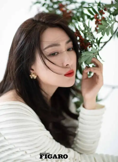 马苏最新杂志大片释出红妆轻抹诠释清雅素韵之风