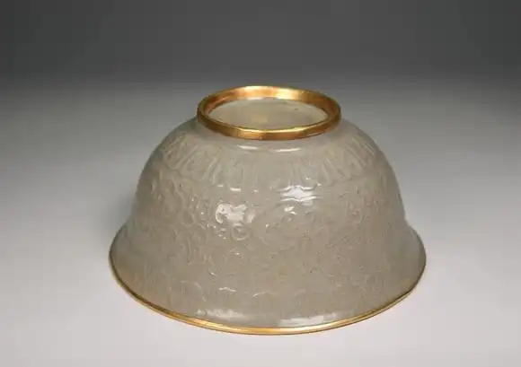 宋代汝窑包口鎏金印花碗