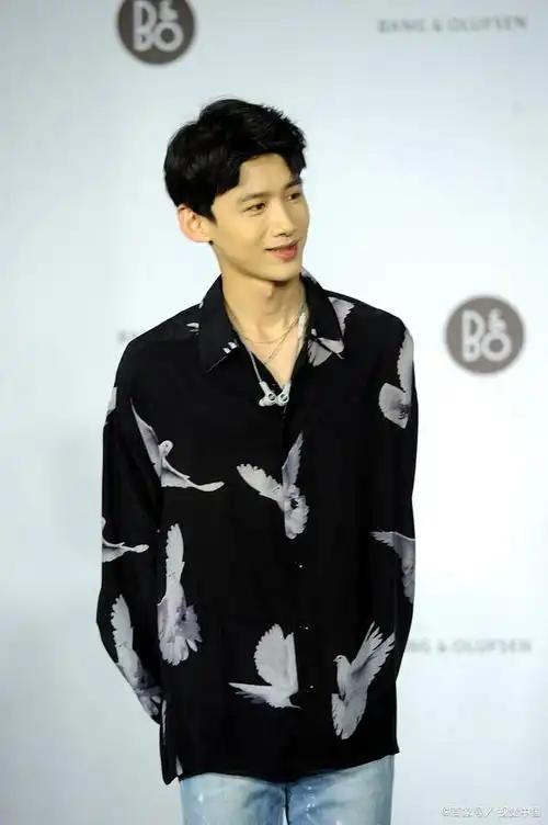 让我们一同期待白敬亭在春晚舞台上的精彩表现,同时也希望大家能够以