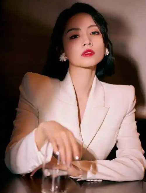 "宝藏女孩""最美快女"- 刘惜君