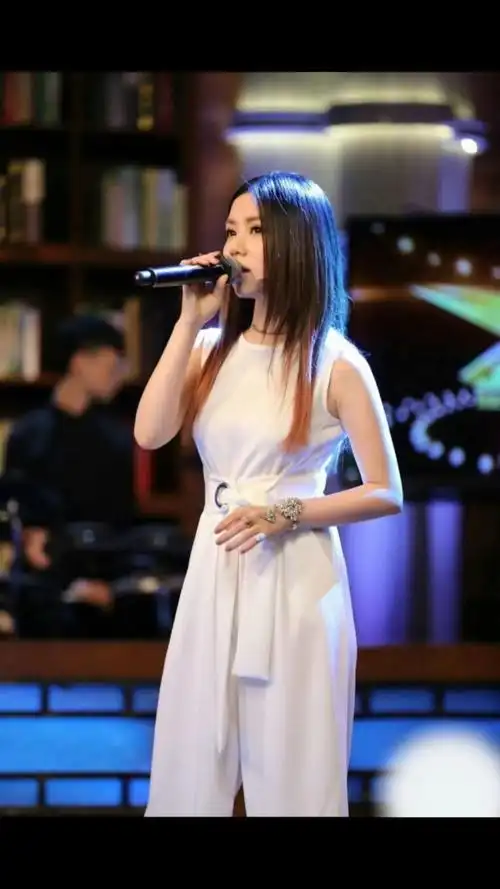 邓紫棋演唱《龙卷风》百听不厌的经典!