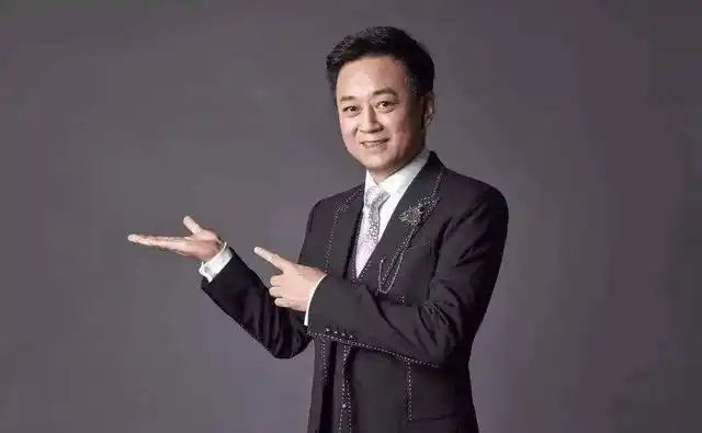 原创前央视名嘴朱军54岁黯然告别央视后老婆又被传晚节不保