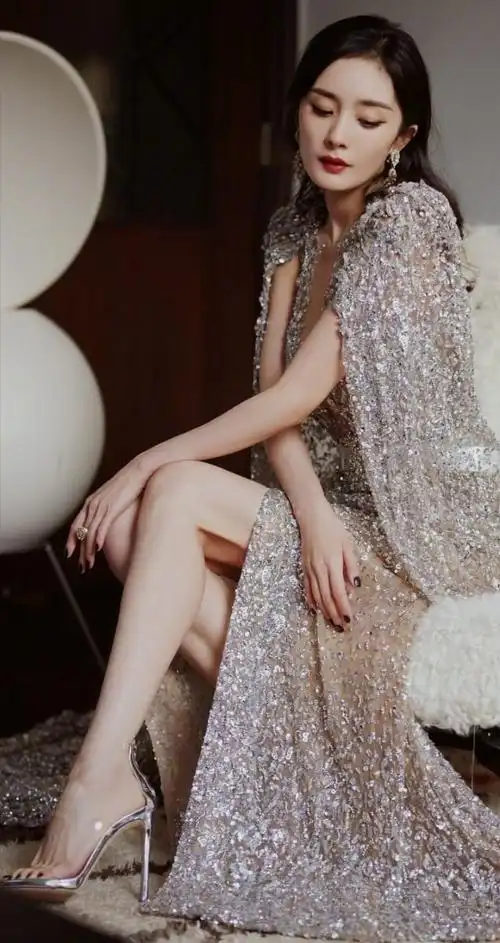 杨幂钻石礼服时尚写真,楚楚动人!_高清图集_新浪网