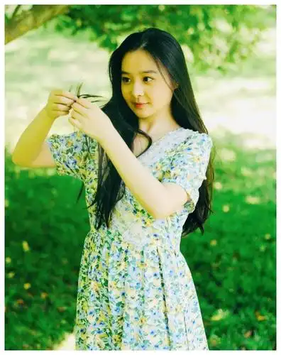 她14岁戏中爱上释小龙,全网禁止她整容,今27岁长成这样|杨丽晓|释小龙